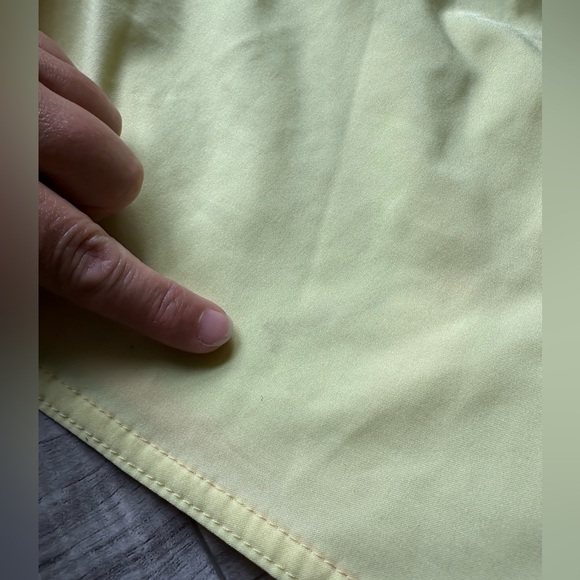 Volcom Miss Mod Boardshorts Pockets and Rubber Embellishments in Yellow Size 3 - Picture 9 of 9